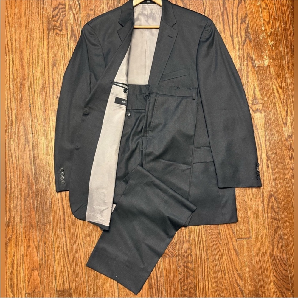 48L Hugo Boss Suit